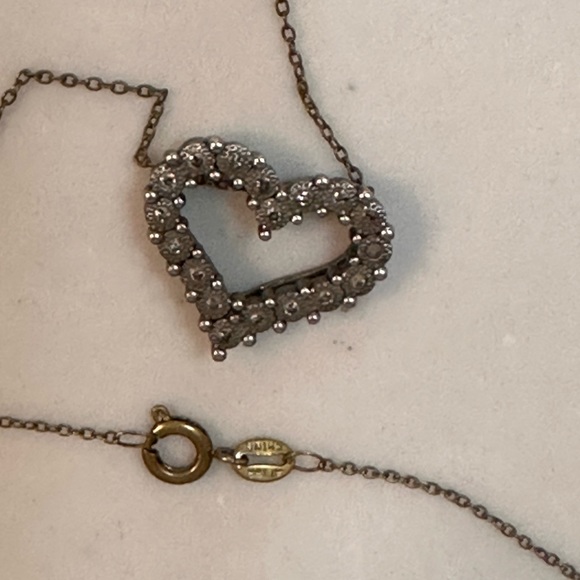 Genuine diamond and 9.25 sterling heart pendant with 30” chain - Picture 5 of 6